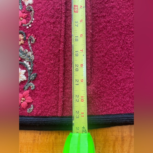 Icelandic Embroidered Jacket - Picture 10 of 12